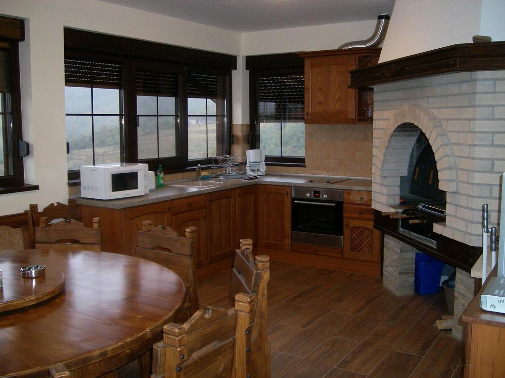 فندق Badevtsiفي  Sinabovite Houses الغرفة الصورة