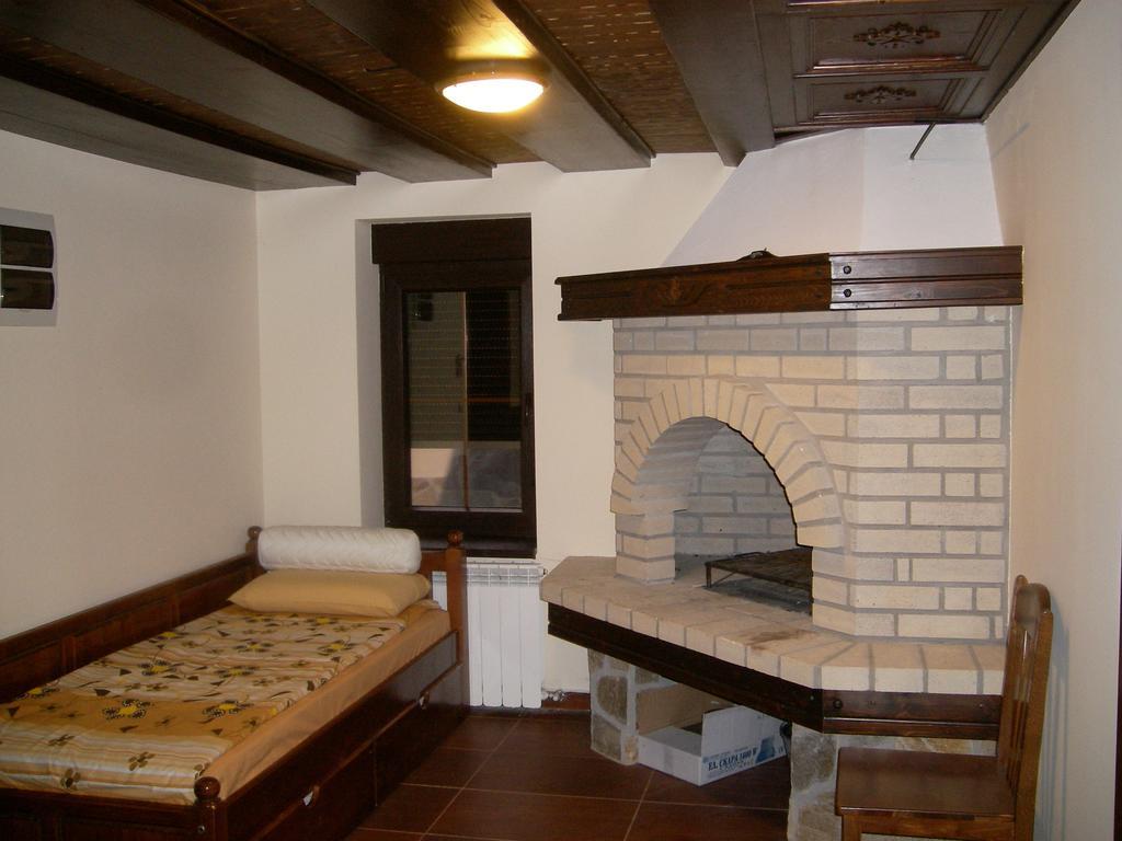 فندق Badevtsiفي  Sinabovite Houses الغرفة الصورة