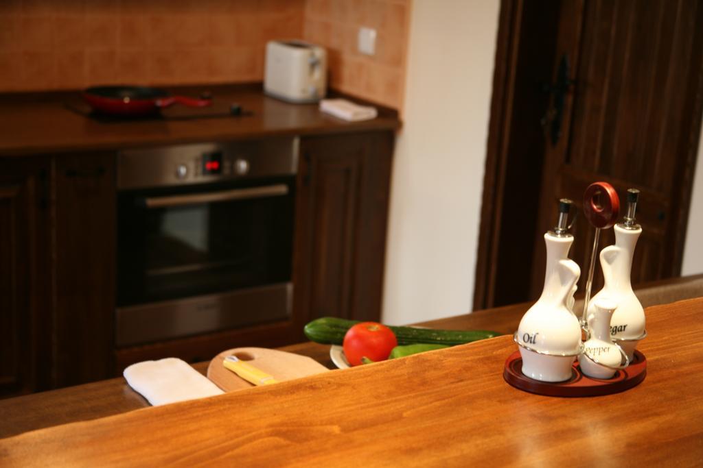فندق Badevtsiفي  Sinabovite Houses الغرفة الصورة