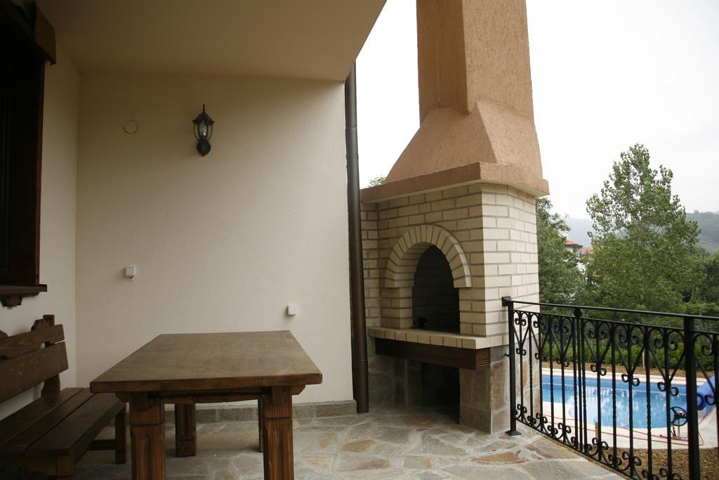 فندق Badevtsiفي  Sinabovite Houses الغرفة الصورة