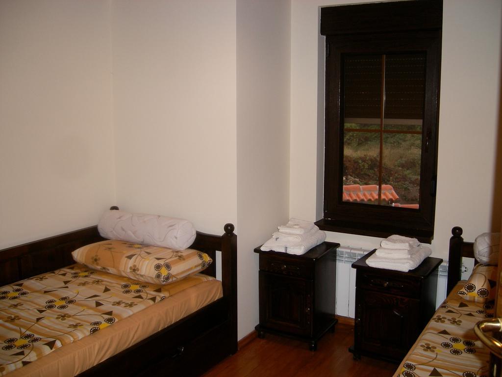 فندق Badevtsiفي  Sinabovite Houses الغرفة الصورة